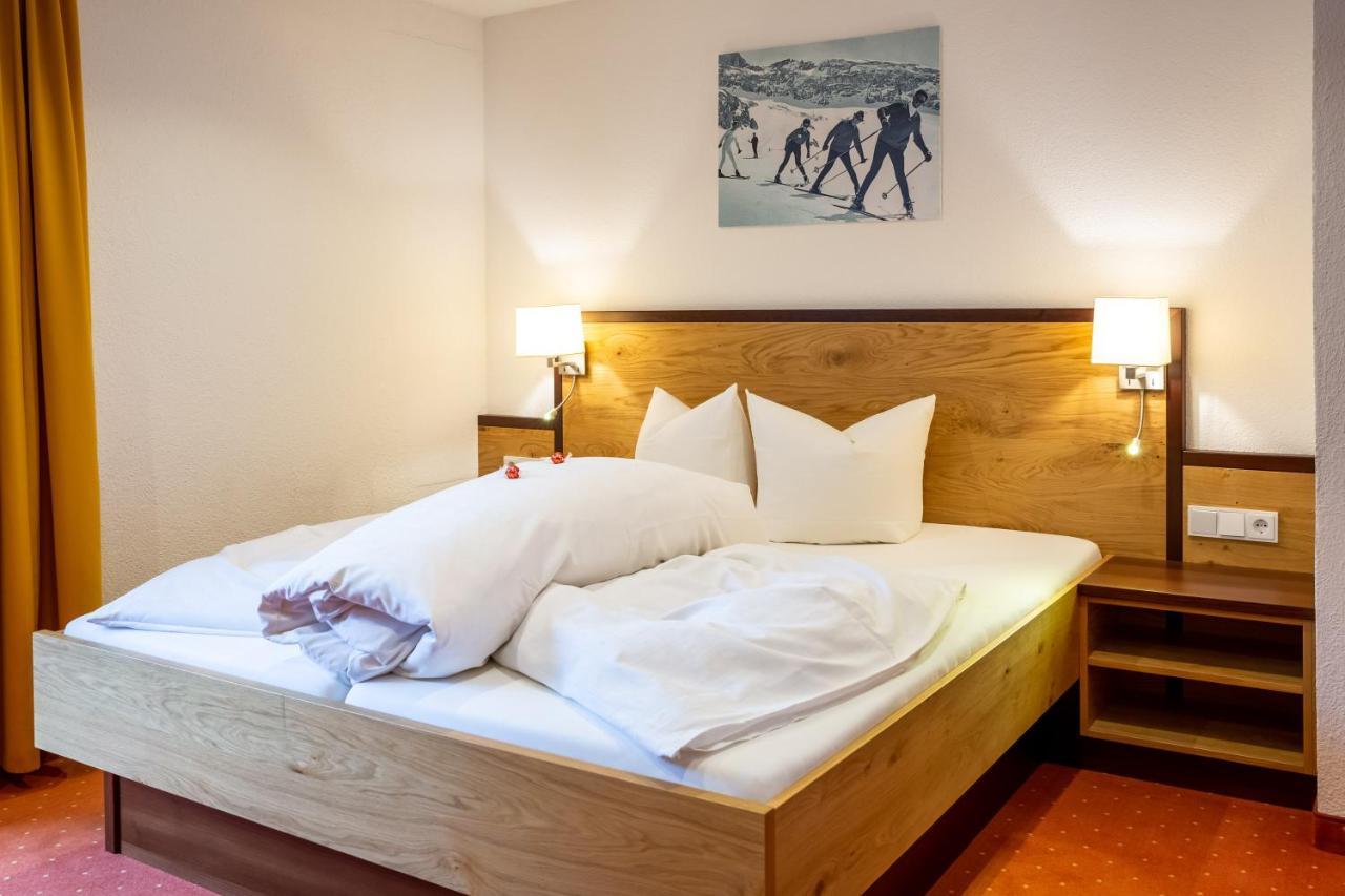 Hotel Garni Tyola Ischgl Bagian luar foto