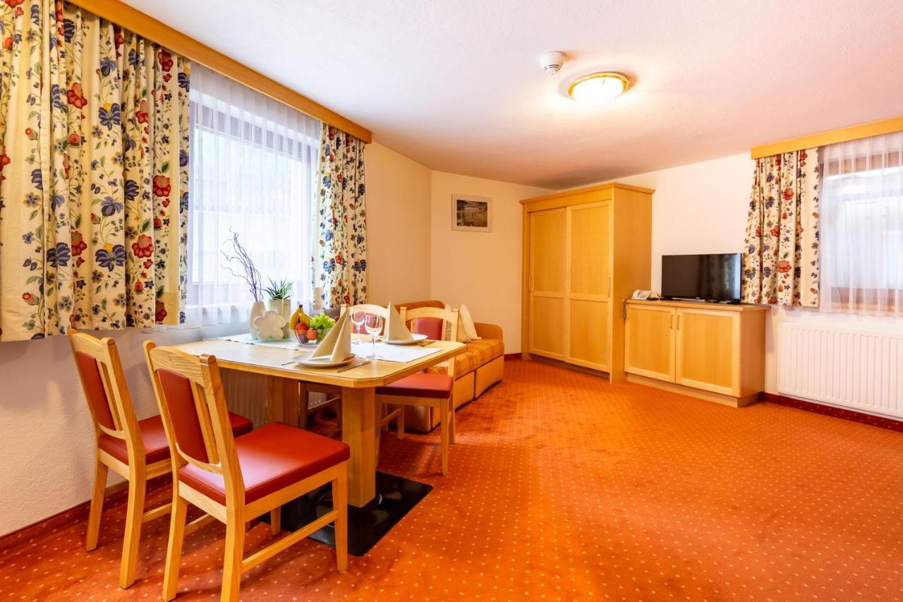 Hotel Garni Tyola Ischgl Bagian luar foto