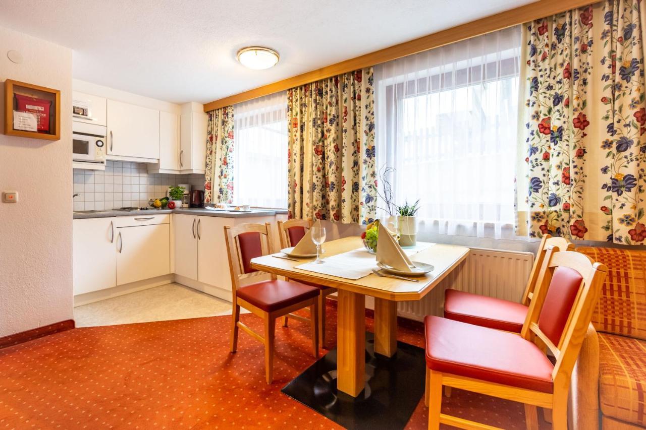 Hotel Garni Tyola Ischgl Bagian luar foto